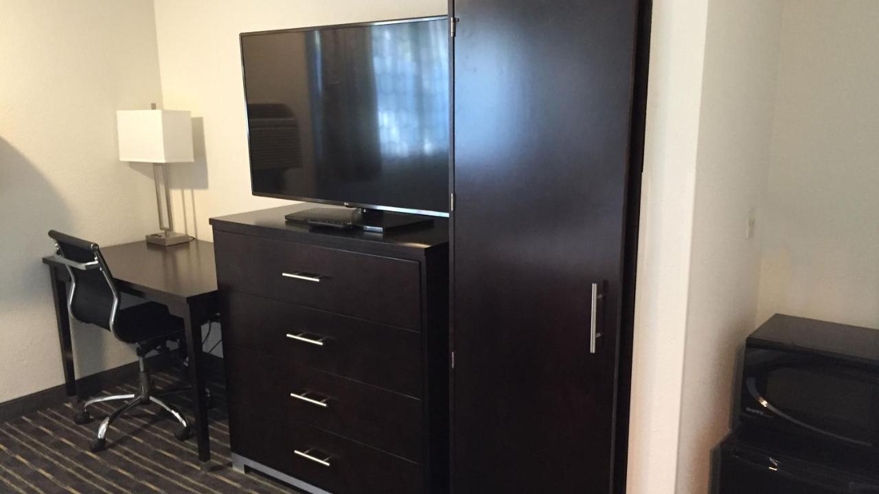Hotel Comfort & Near Washington Square 2*