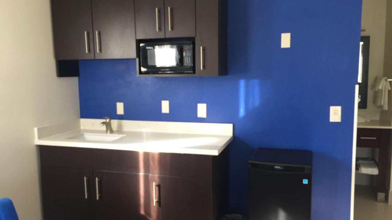 Hotel Comfort & Near Washington Square Tigard