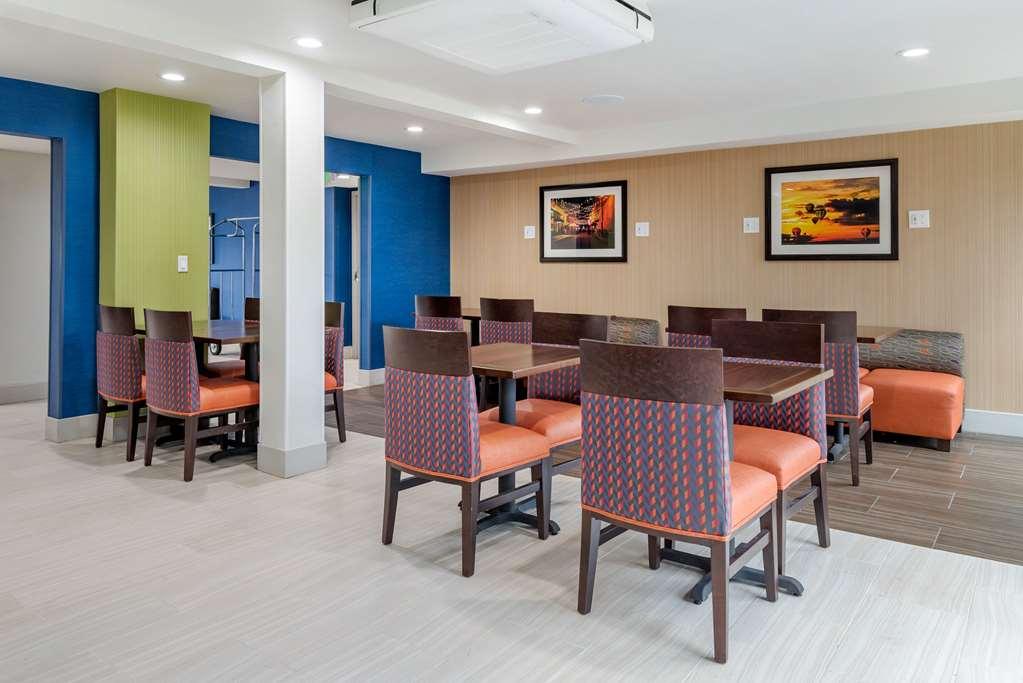 Hotel Comfort & Near Washington Square 2*